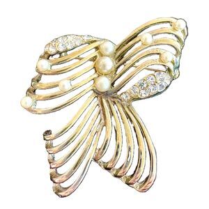 Vintage Crystal and Pearl Accented Brooch Pin in Gold Tone